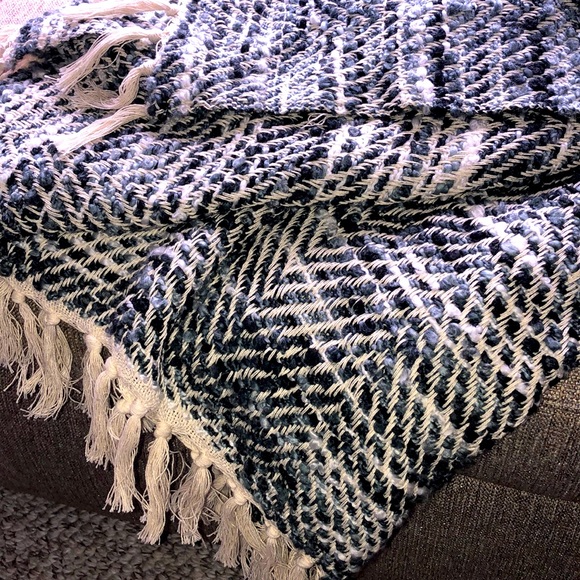 Throw - Picture 5 of 11